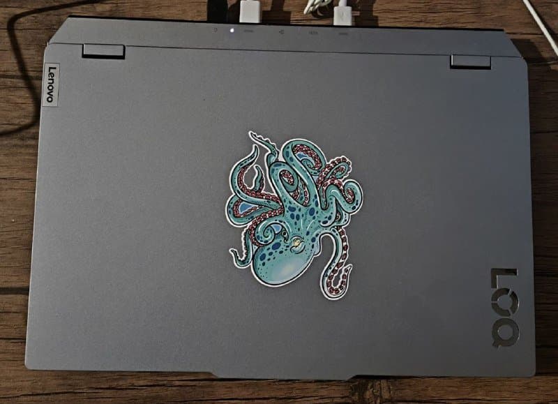 Ноутбук Lenovo LOQ 15IAX9, микрофон Boya BY-PM700 1