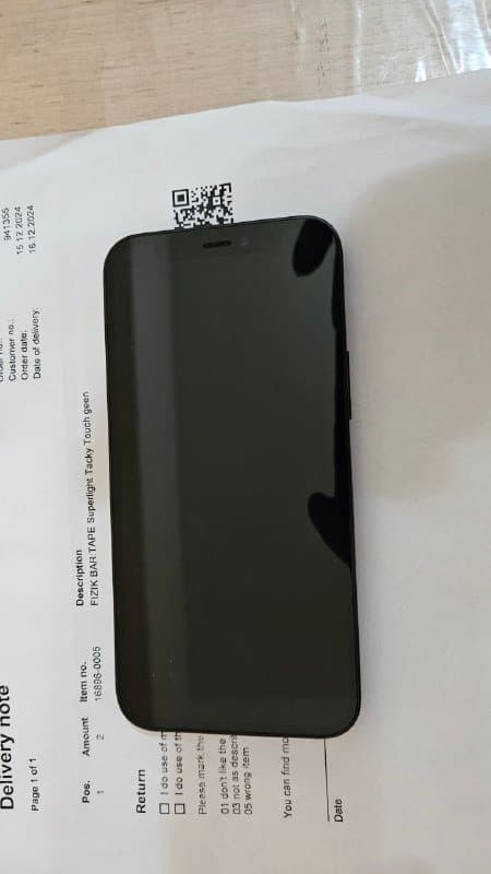 iPhone 12 mini с аксессуарами