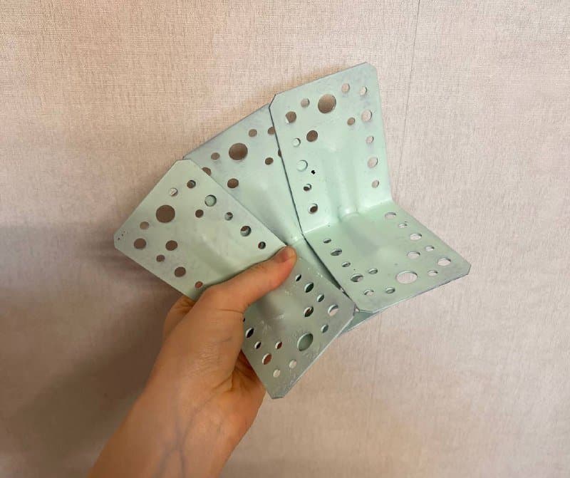 Сифон, малярный валик, ванночка, шпатель, щетка, краска, грунтовка, шурупы, крепления, спрей 9