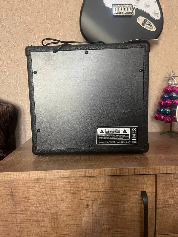 Электрогитара, комбоусилитель, чехол, кабель, медиаторы 2