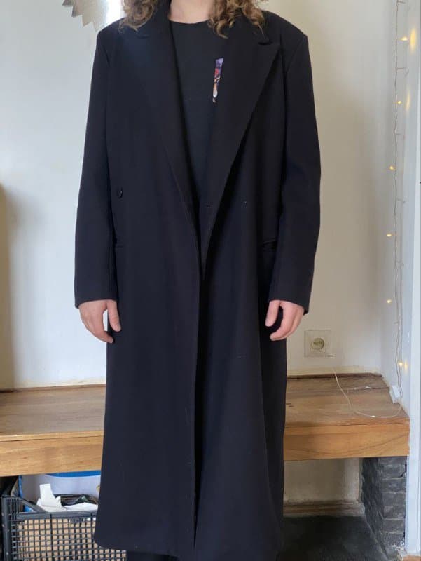 Длинное чёрное пальто мужское 1