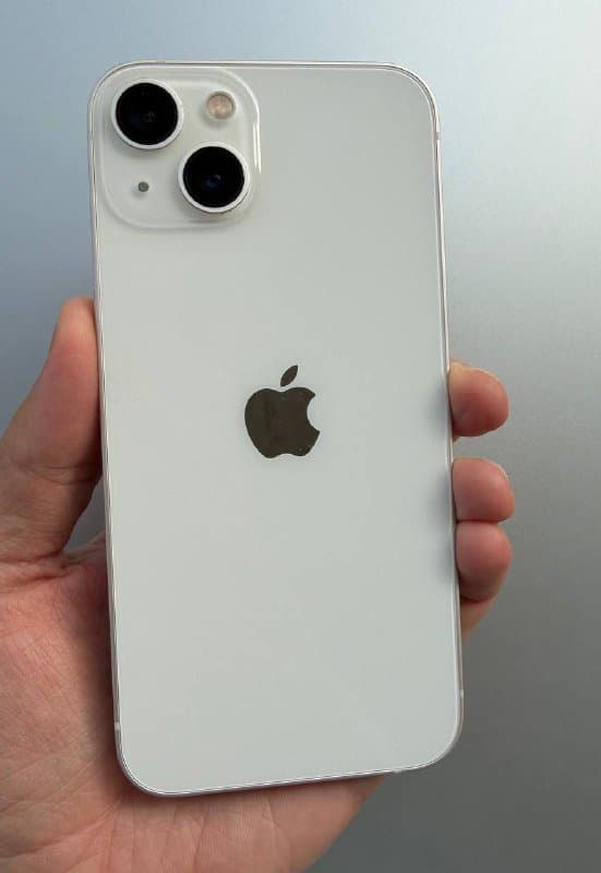 Белый iPhone 13 128 GB 2