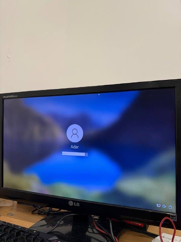 Монитор LG 60 Гц с кабелем-переходником