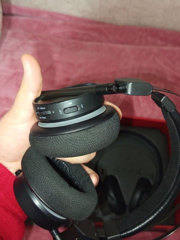 Игровая гарнитура 1More Spearhead VR с подсветкой красного цвета 4