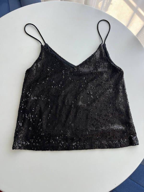 Чёрный топ в пайетках бренд Mango размер XS