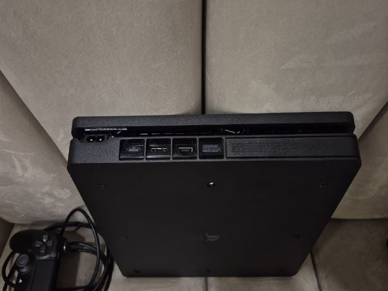 Playstation 4 slim 500 gb, 2 джойстика 3