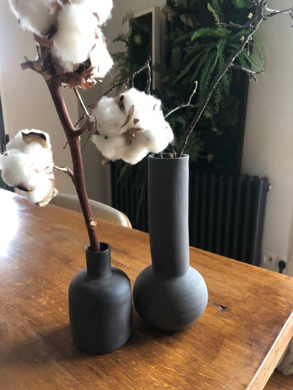 керамическая ваза из чёрного шамота ручной работы маленькая и высокая