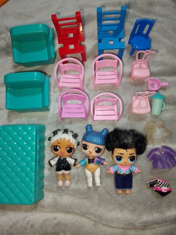 Детские игрушки куклы стулья мебель