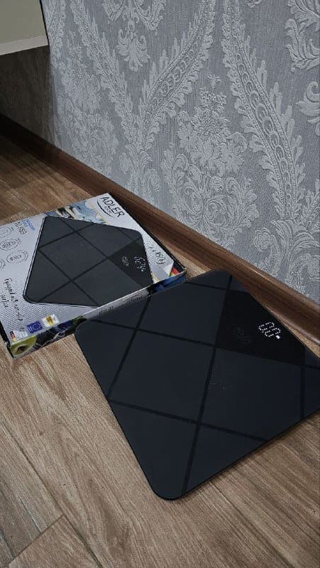 Блендер, плед, боксерские перчатки, гантельки, весы, бокалы, инструменты, книги, витамины 3