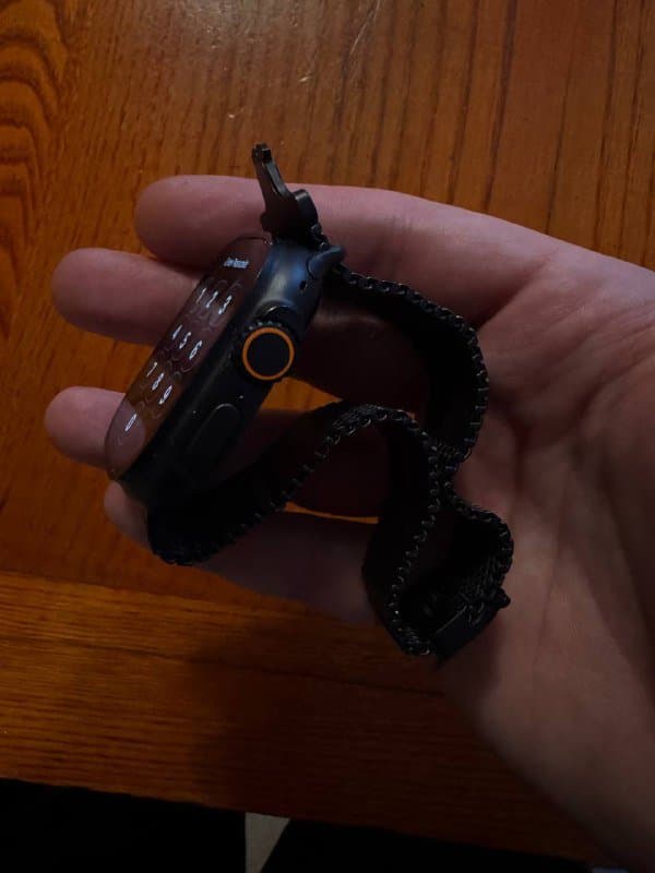 Apple Watch Ultra 2 с металлическим ремешком и зарядкой 5