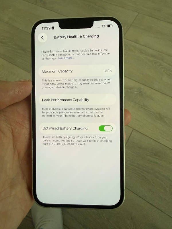 Белый iPhone 13 128 GB 8