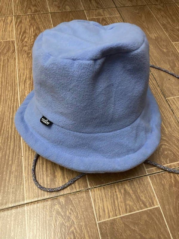 гантели 3 кг, двухсторонние шарфы, флисовая шляпа, массажер для шеи, учебники по английскому 5