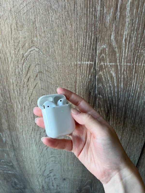 AirPods 2 оригинальные с кейсом