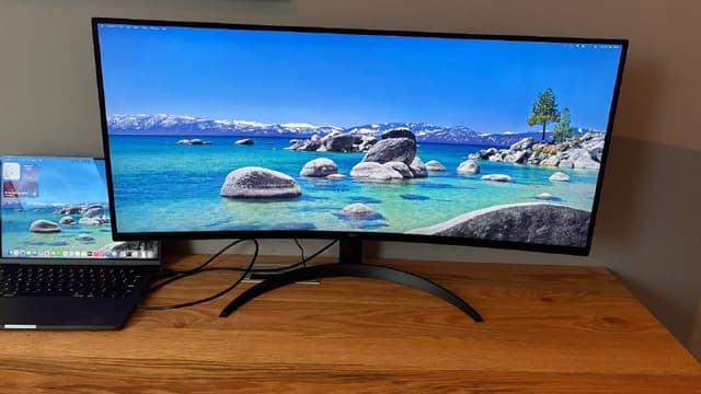 LG UltraWide Curved 34WR50QK монитор