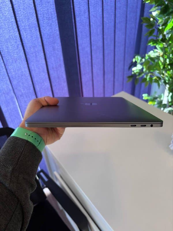 Macbook Pro 2019 i5 16GB 1TB 5