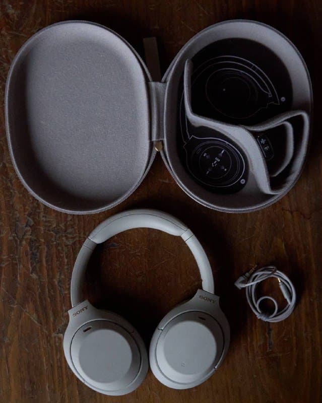 Наушники Sony WH1000 M4 2