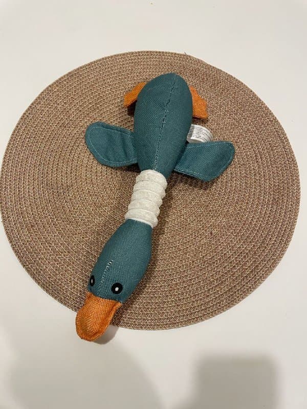 Шарф и шапка, стаканчики для пикника, игрушка утка, массажный ролл, утюжок для волос, поводок рулетка, рюкзак для ноутбука 3