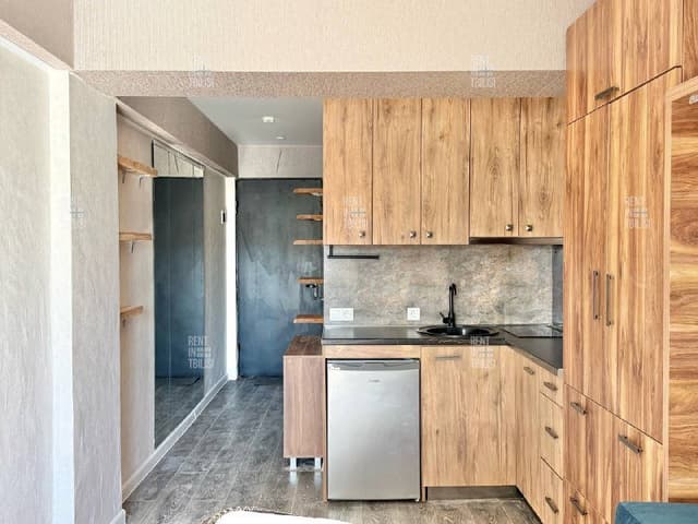 Кухонный гарнитур с краном и раковиной