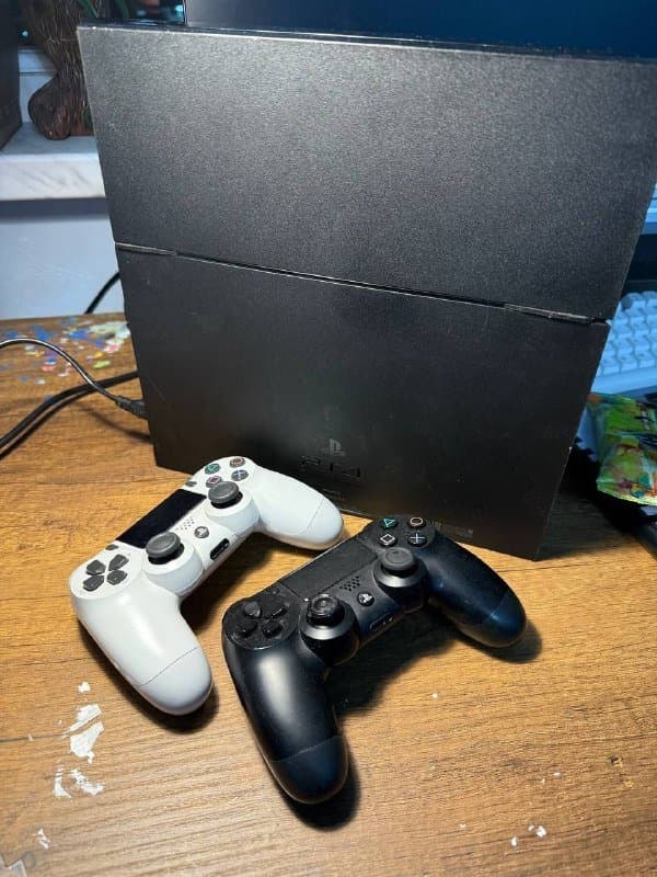 Sony Playstation 4, два джостика