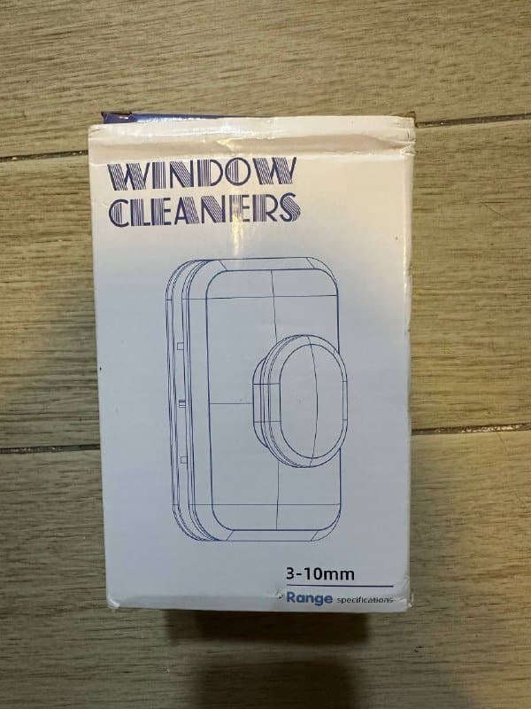 Книги, приспособление для мытья окон, надувной матрас, одноразовые шапочки, футляр для очков, магниты алфавиты и цифры, фартук 2