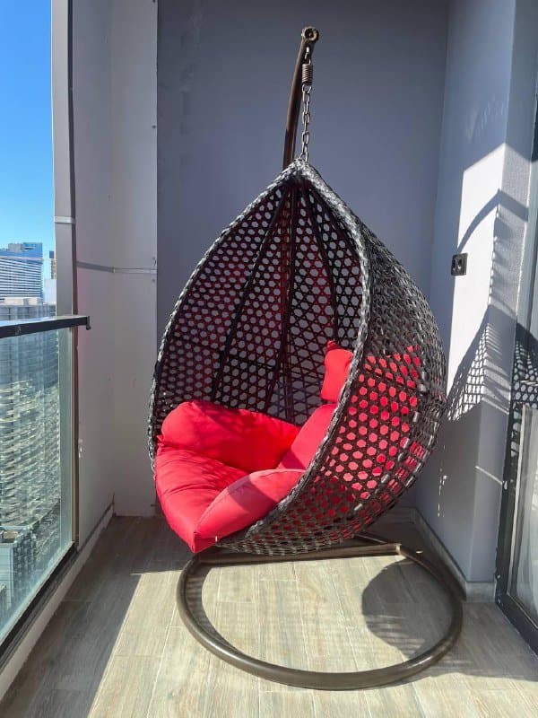 Кресло-кокон для балкона с подушками 1