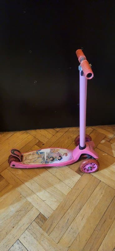 Детский самокат с дефектом ручки
