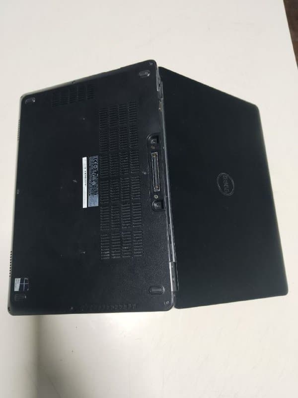 Ноутбук Dell с Intel Core i5, 8GB RAM, SSD 223GB