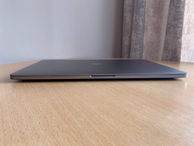 MacBook Pro 16" 2019 32GB 1TB i7 Radeon 8GB