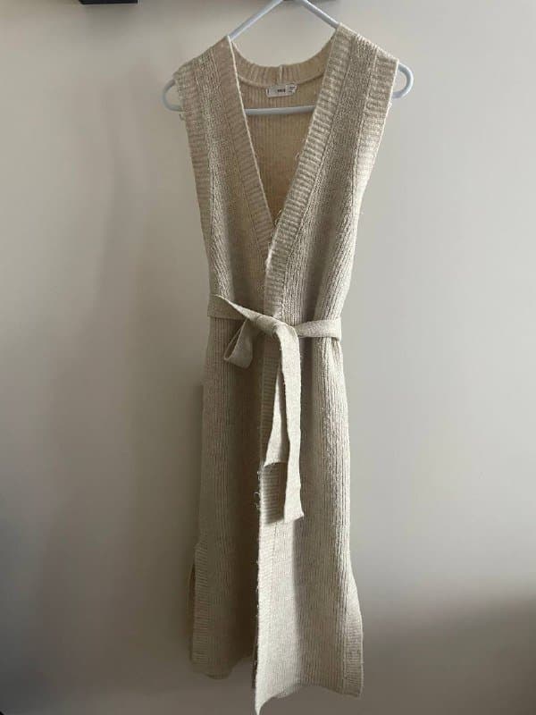 Удлиненный трикотажный жилет MANGO, кардиган Zara 1