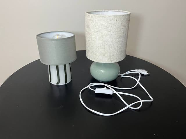 Лампы, пушистые подушки, крючок, корона, бижутерия