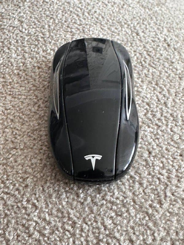 ключи от Tesla Model S