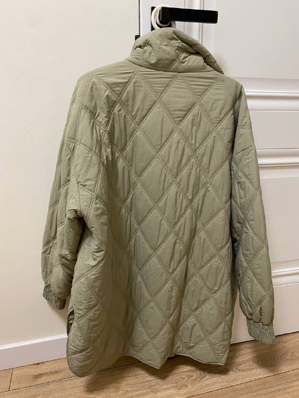Стеганая куртка OYSHO оливковая размер S 2