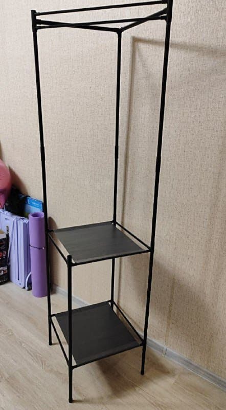 Вешалка для вещей с двумя полочками металлическая