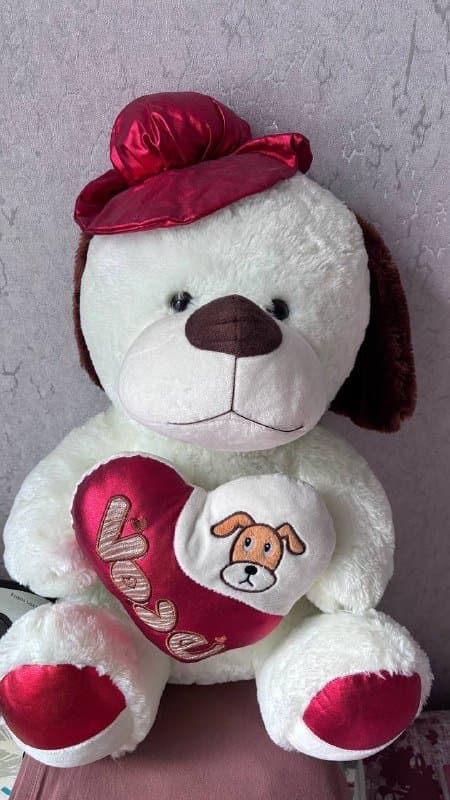 Плюшевая игрушка собака с сердцем