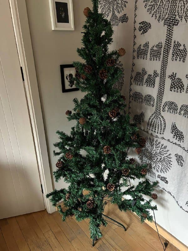 Искусственная ёлка с шишками 170 см