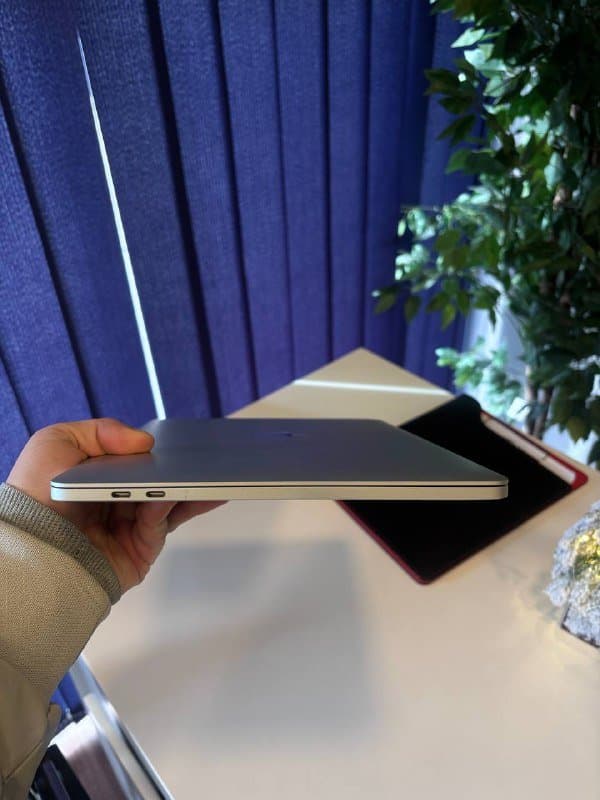 Macbook Pro 2019 i5 8/256 GB 5