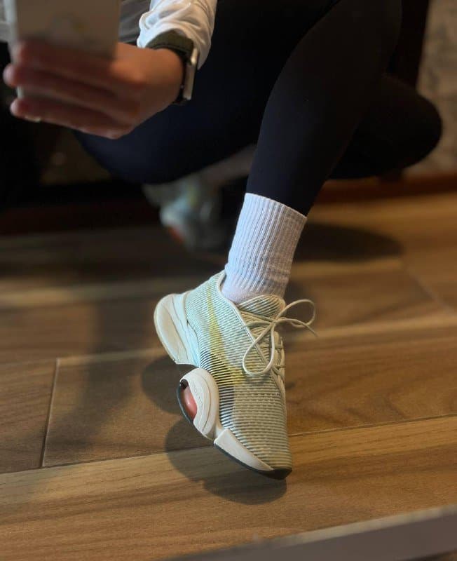 джинсы Mom 35л, шорты Mavi 30л, кроссовки Nike 40л, платья Mango 35л 4