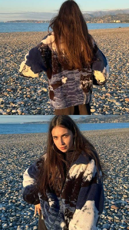 Куртка плюшевая Zara, белые ботинки Челси, черные ботильоны Zara, мини-юбка Guess