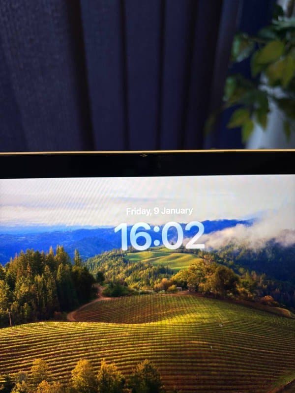 Macbook Pro 2020 i5 16GB 256GB 3