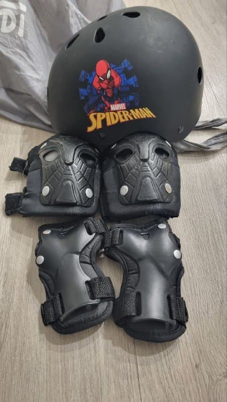 Набор защиты для катания шлем, налодонники, наколенники, сумка