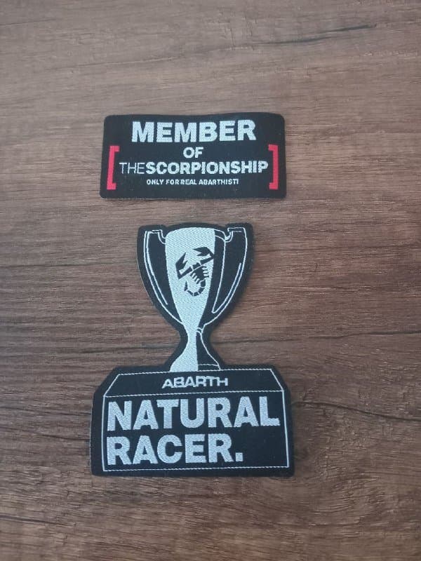 Футболка, кепка, сумка, шнурок, эмблемы, шариковая ручка 6