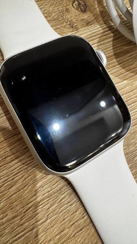 Apple Watch SE 2 44 мм с браслетами и защитой дисплея 3