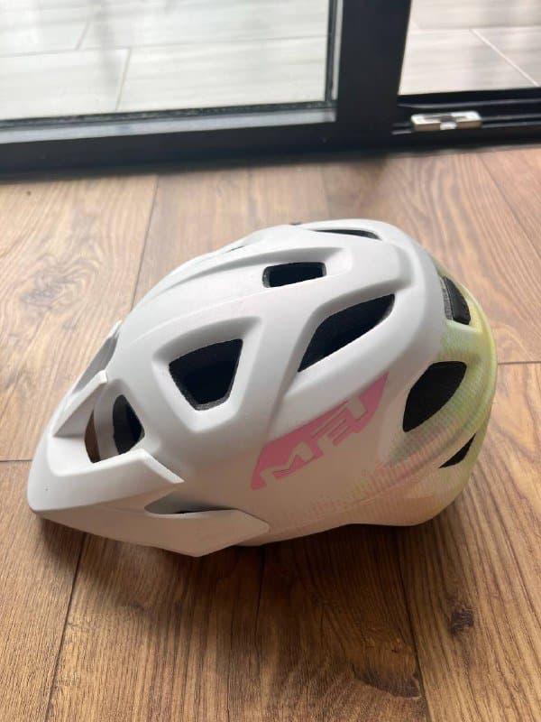 Спортивный шлем