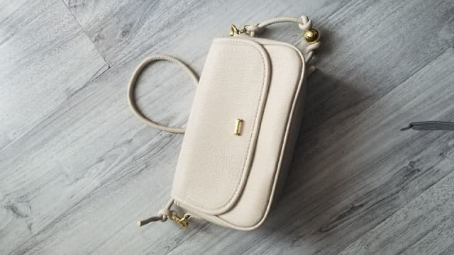 женская сумка с заклепками, женская сумка с замочком