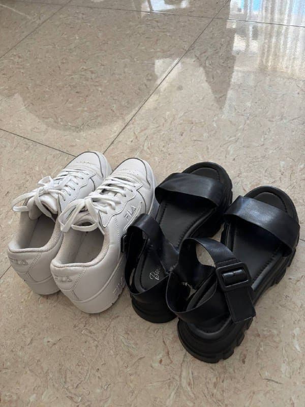 Белые кроссовки FILA и чёрные сандалии размер 38 1