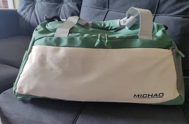 Вместительная сумка с отделом для обуви