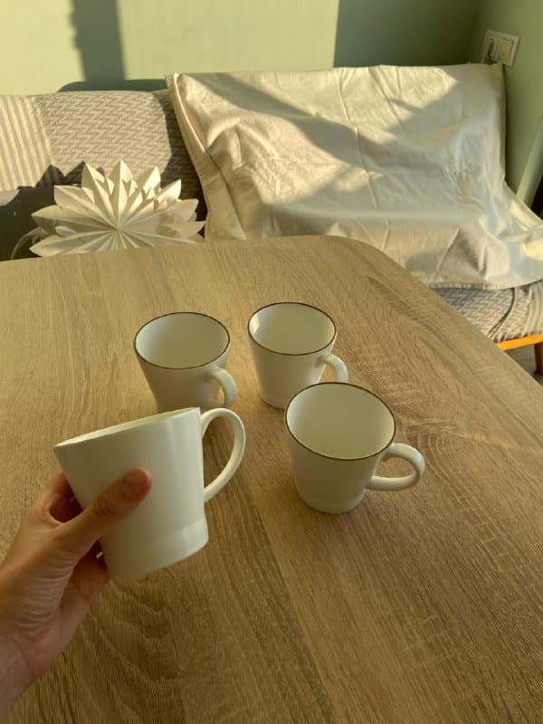 Набор чашек и тарелок