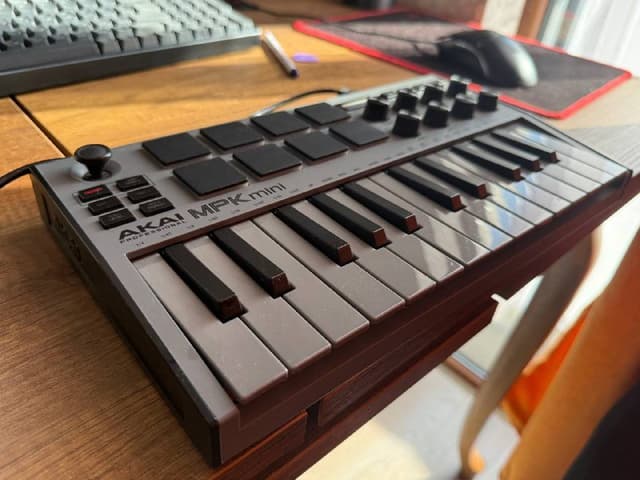AKAI PRO MPK MINI MK3 MIDI-контроллер
