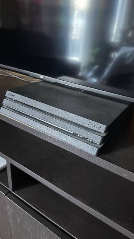 Playstation 4 pro, 2 джойстика, игры Call of Duty, FIFA 23, God of War, Resident Evil, Gran Turismo 7, Tekken 7