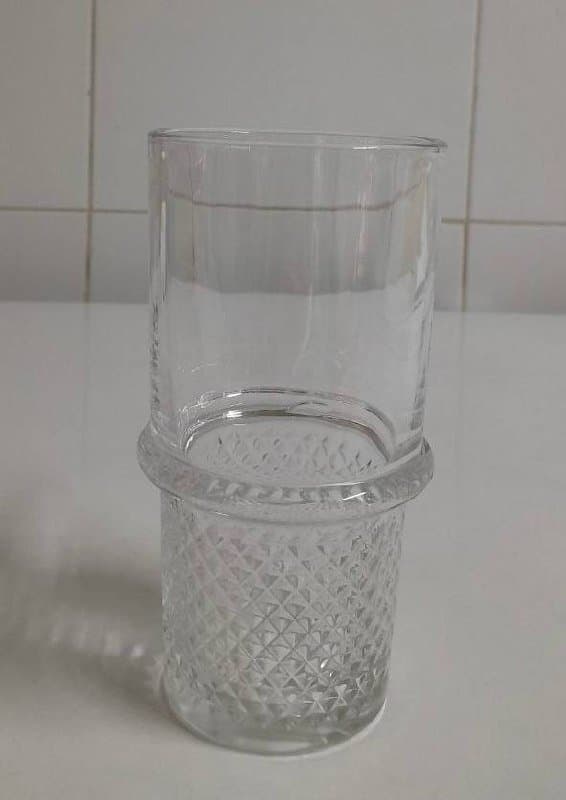 Чайные чашки, кофейные чашки, блюдца, чайники, формы для запекания, соусники, стаканы, ложки, вилки, ножи 5